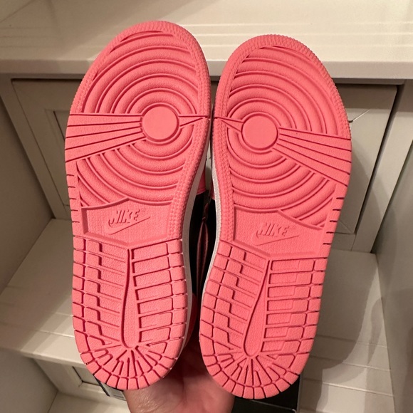 New, Jordan 1 Mid PS Coral Chalk/ Pinksicle 1Y - Picture 3 of 7